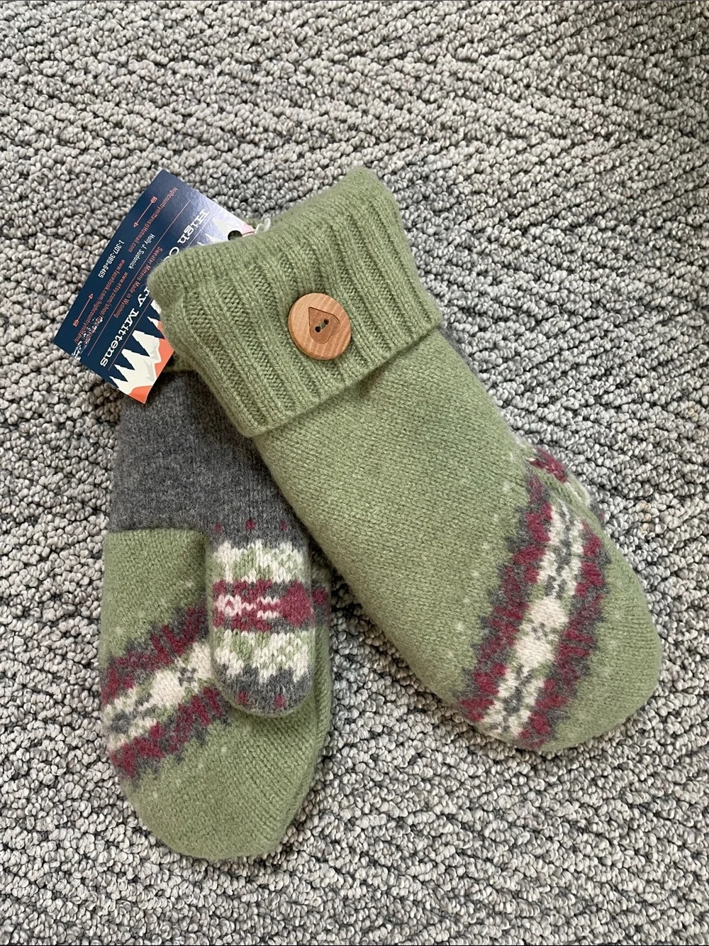 Women’s Green Nordic-Pattern Convertible Mittens with Button Cuff